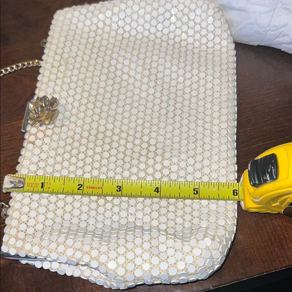 Elegant Cream Chain Shoulder Bag - Picture 5 of 5